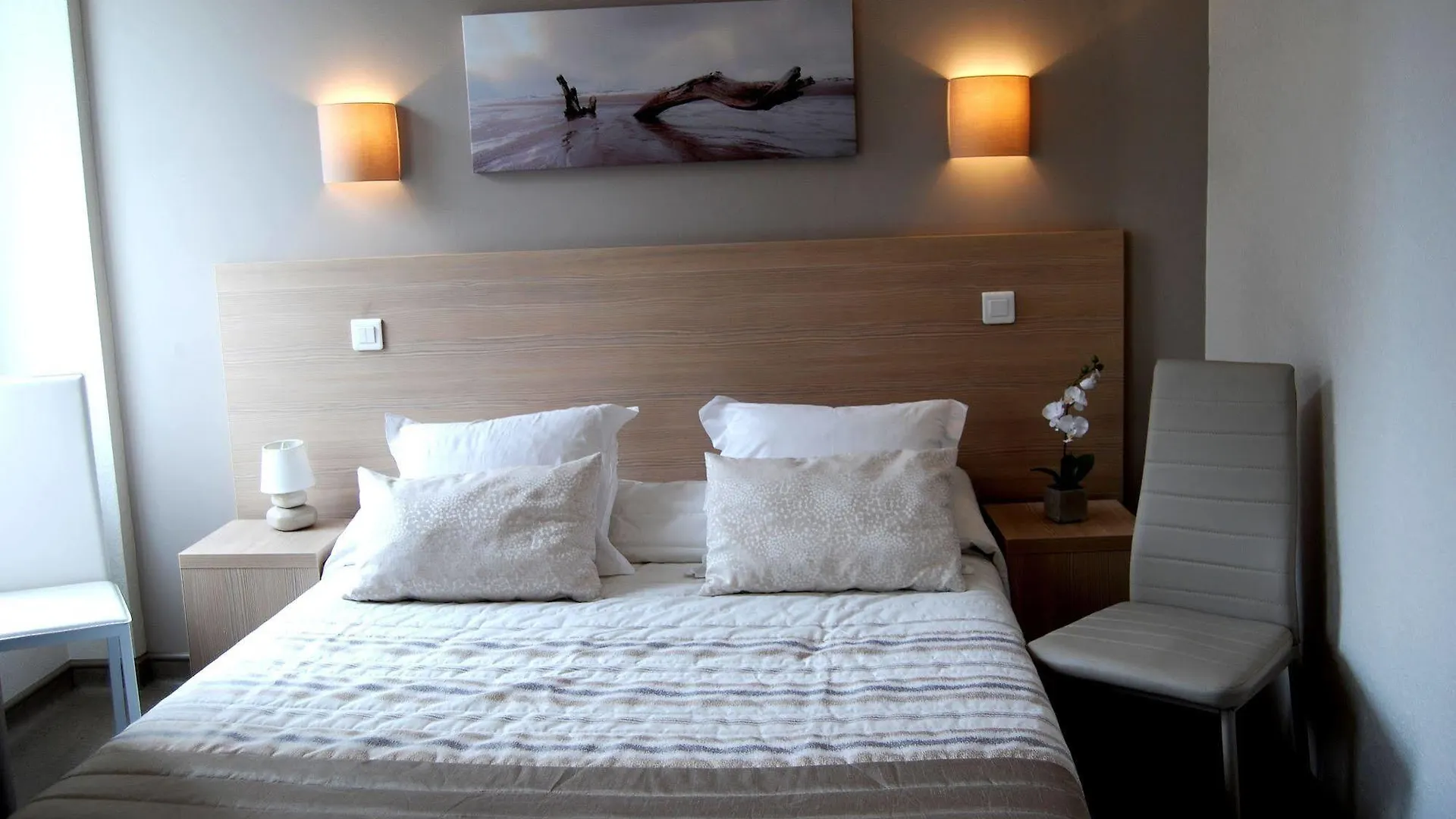 **  Logis Hotel Restaurant Du Midi - Rodez Centre France